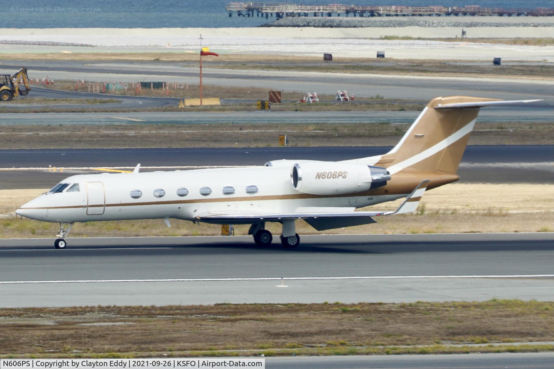 N606PS, 2002 Gulfstream Aerospace G-IV C/N 1477, Sky Terrace SFO 2021.