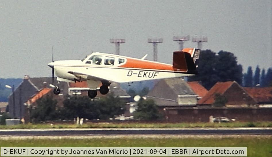 D-EKUF, Beech G35 Bonanza Bonanza C/N D-4713, Slide scan