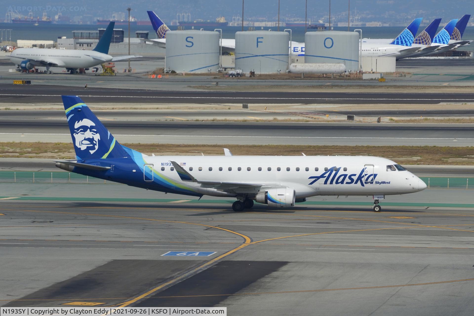 N193SY, 2017 Embraer 175LR (ERJ-170-200LR) C/N 17000690, Sky Terrace SFO 2021
