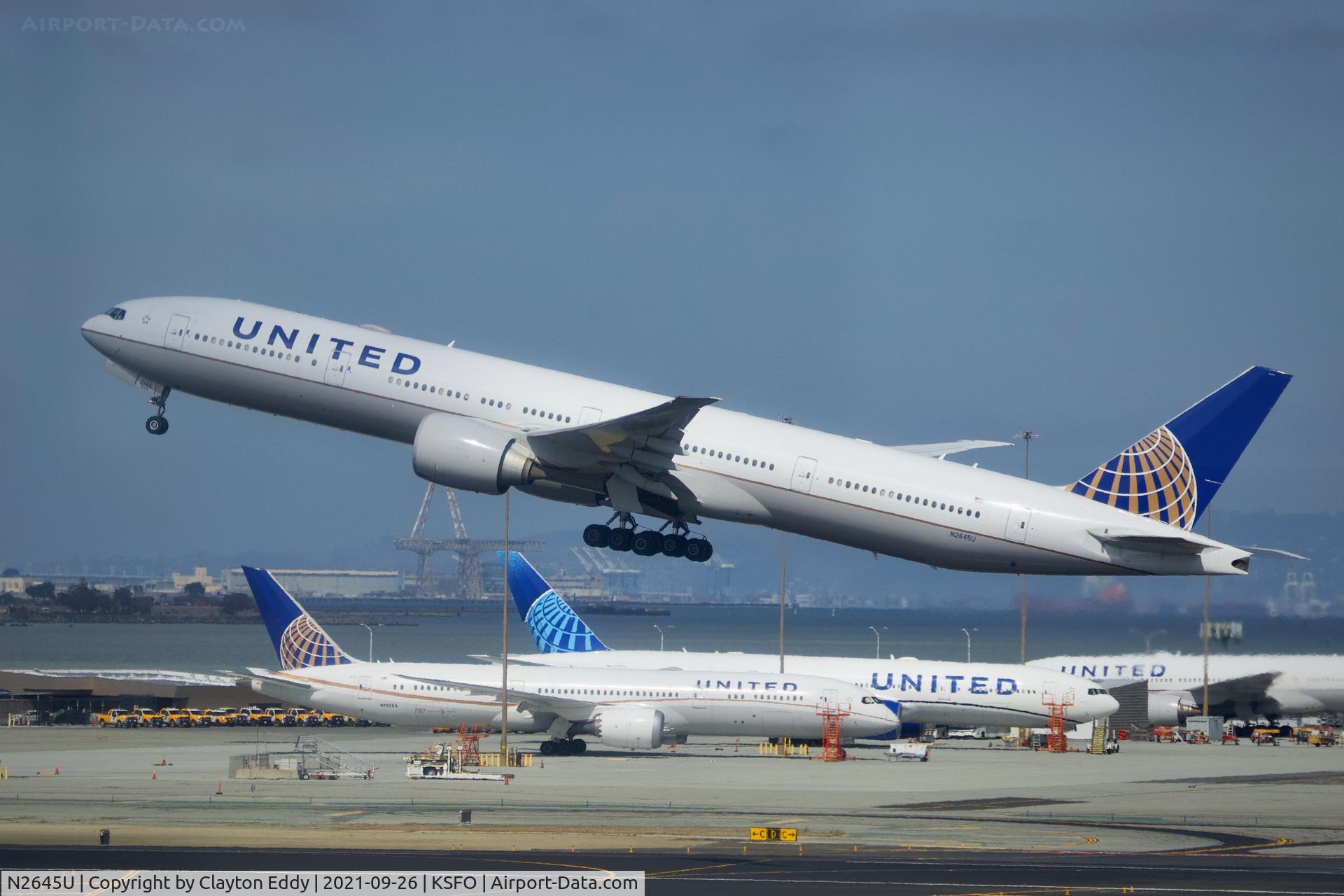 N2645U, 2017 Boeing 777-322/ER C/N 64989, Sky Terrace SFO 2021.