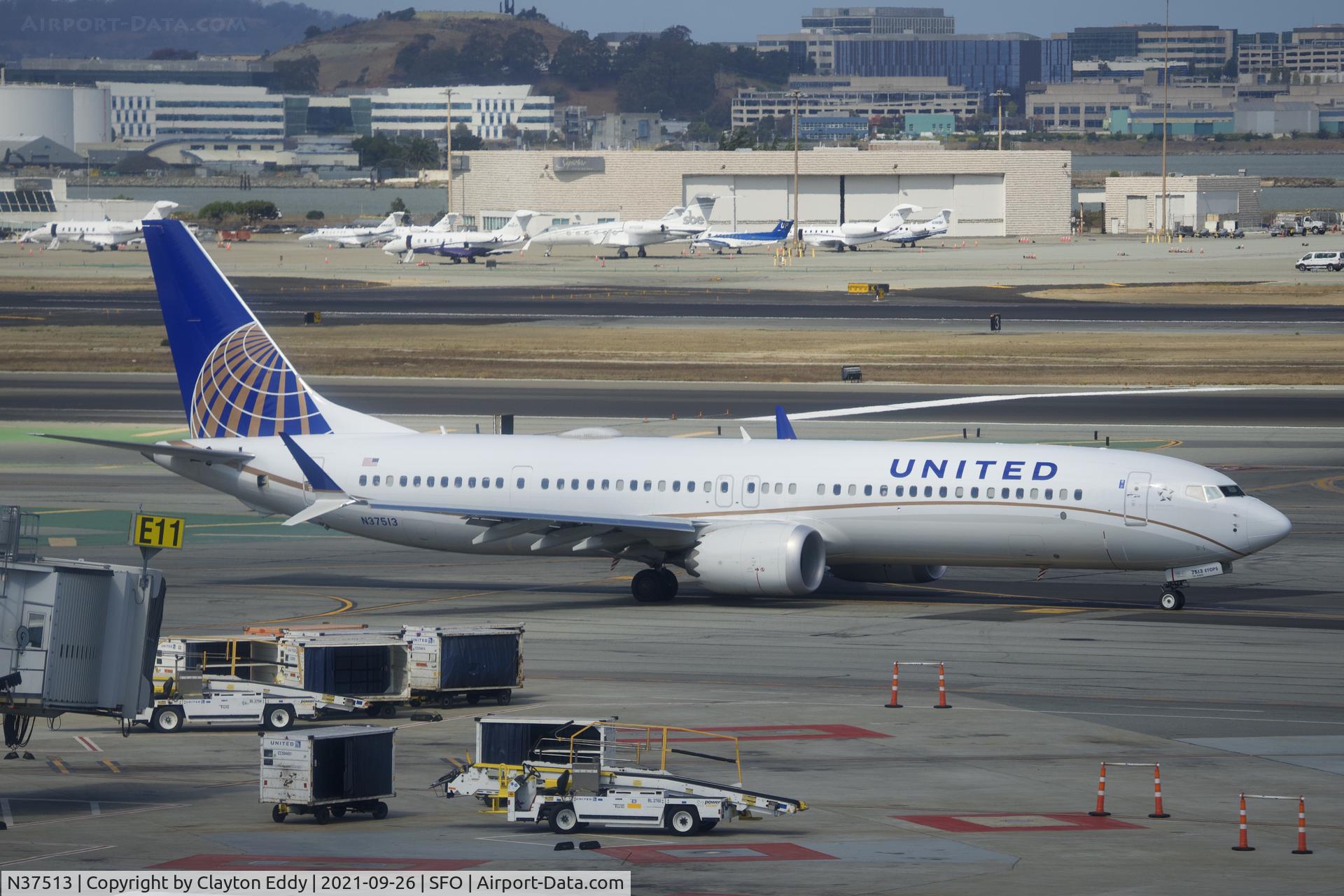 N37513, 2019 Boeing 737-9 MAX C/N 64494, Sky Terrace SFO 2021.