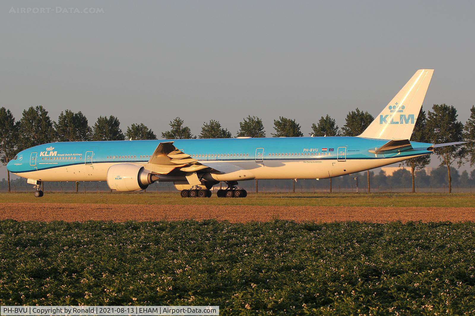PH-BVU, 2017 Boeing 777-306/ER C/N 61702, at spl