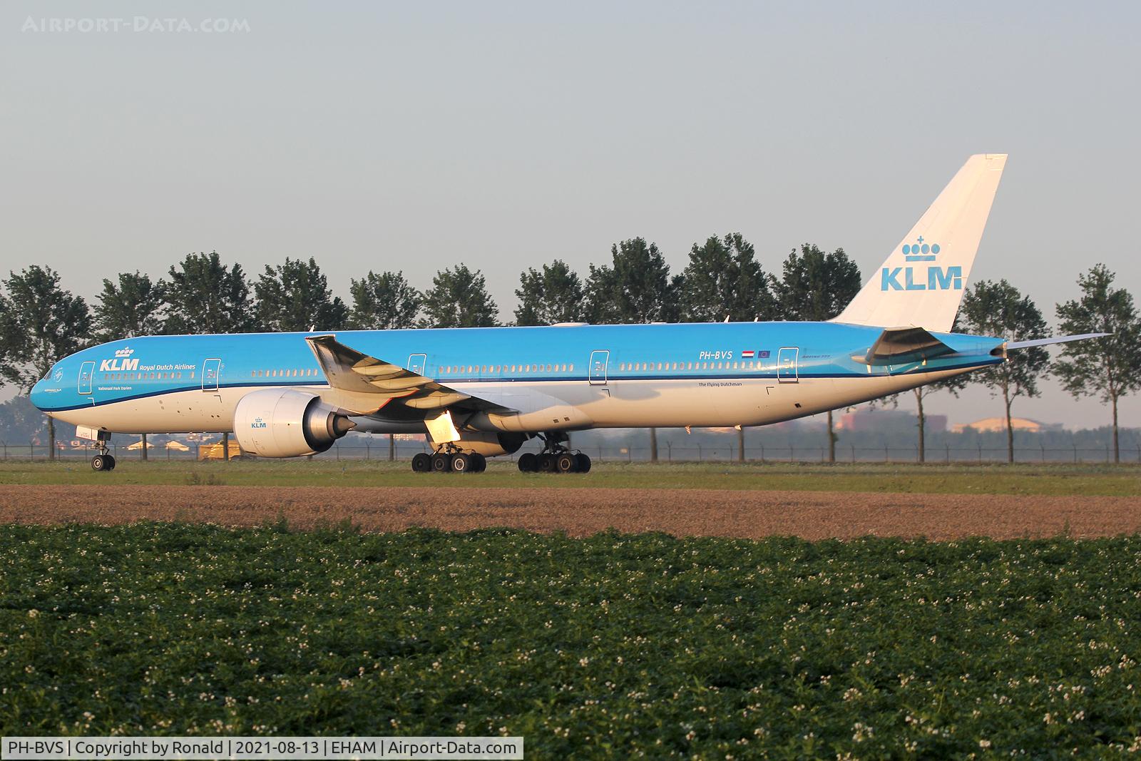 PH-BVS, 2017 Boeing 777-306/ER C/N 61604, at spl