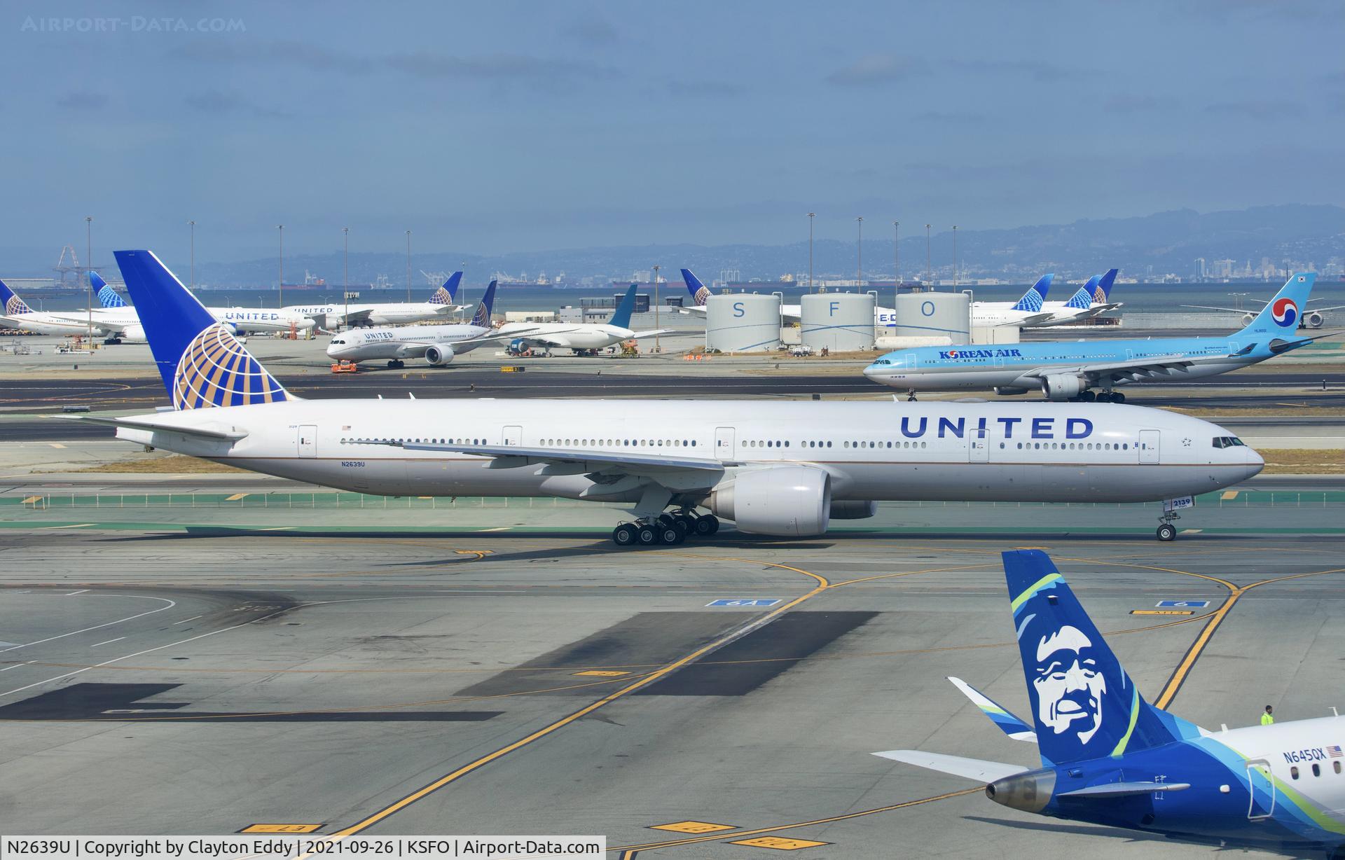 N2639U, 2017 Boeing 777-300/ER C/N 62650, Sky Terrace SFO 2021.