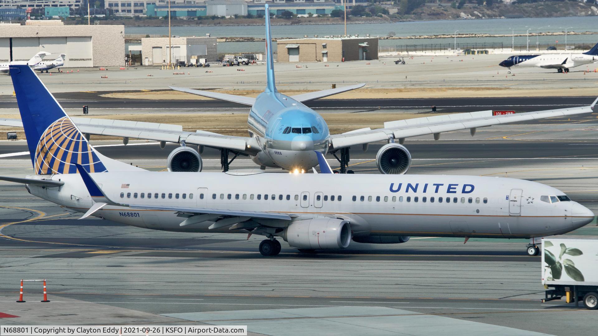 N68801, 2013 Boeing 737-924/ER C/N 42740, Sky Terrace SFO 2021.