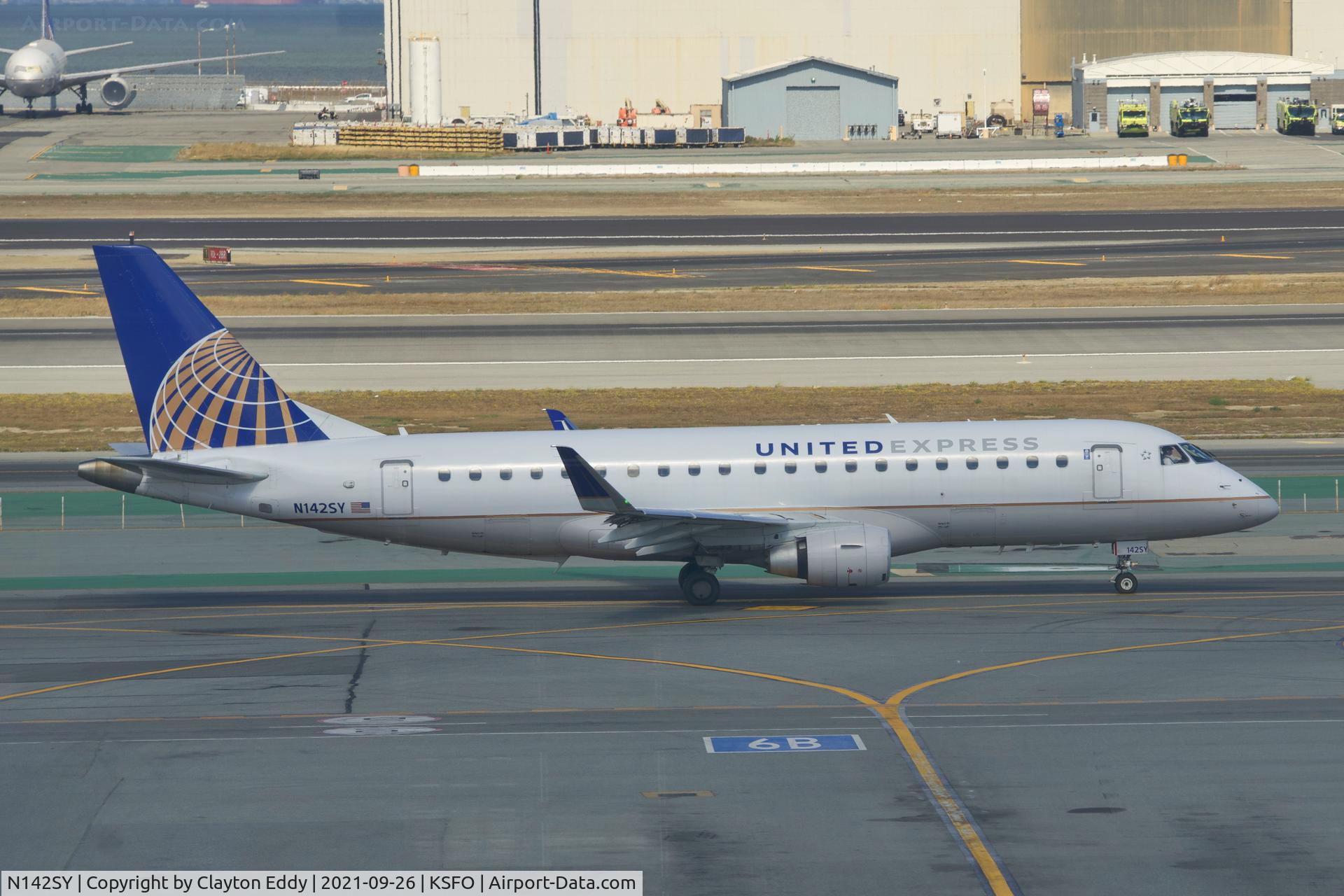 N142SY, 2015 Embraer 175LR (ERJ-170-200LR) C/N 17000475, Sky Terrace SFO 2021.
