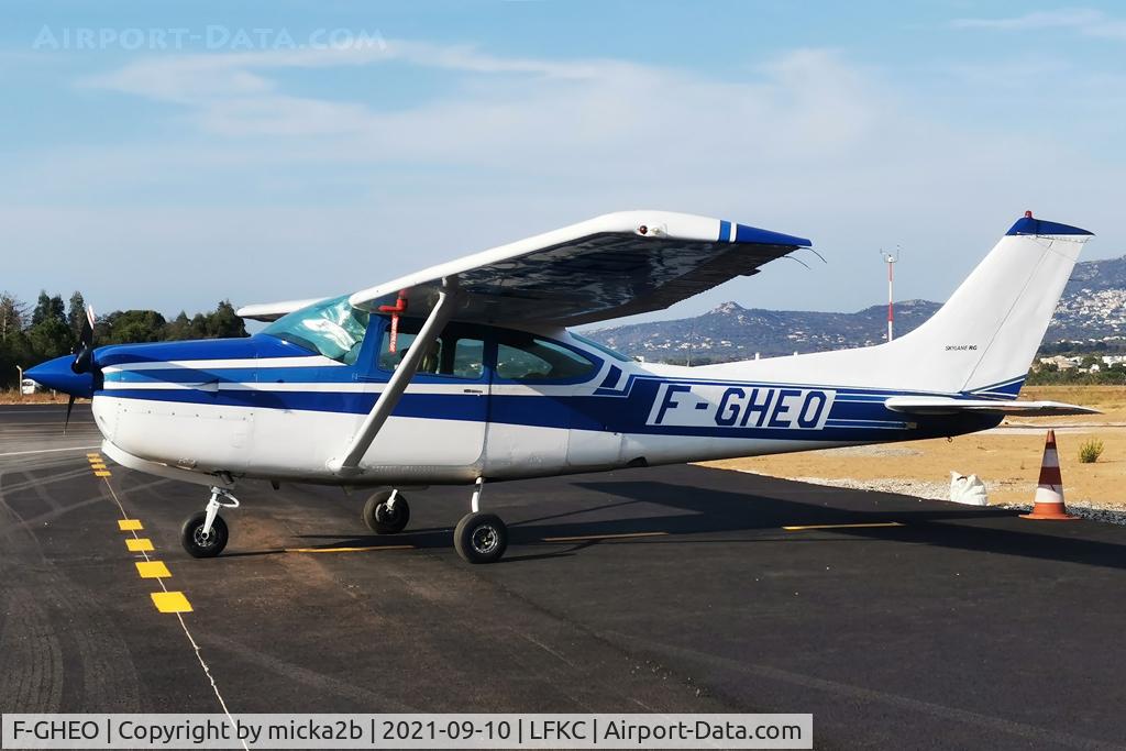 F-GHEO, Cessna R182 Skylane RG C/N R182-00453, Parked