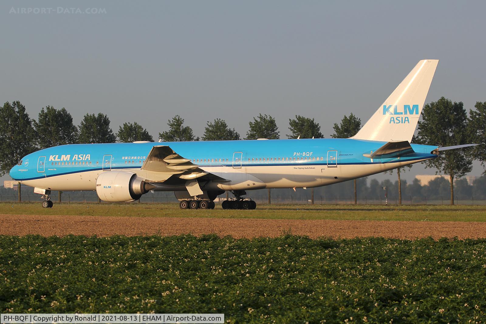 PH-BQF, 2004 Boeing 777-206/ER C/N 29398, at spl