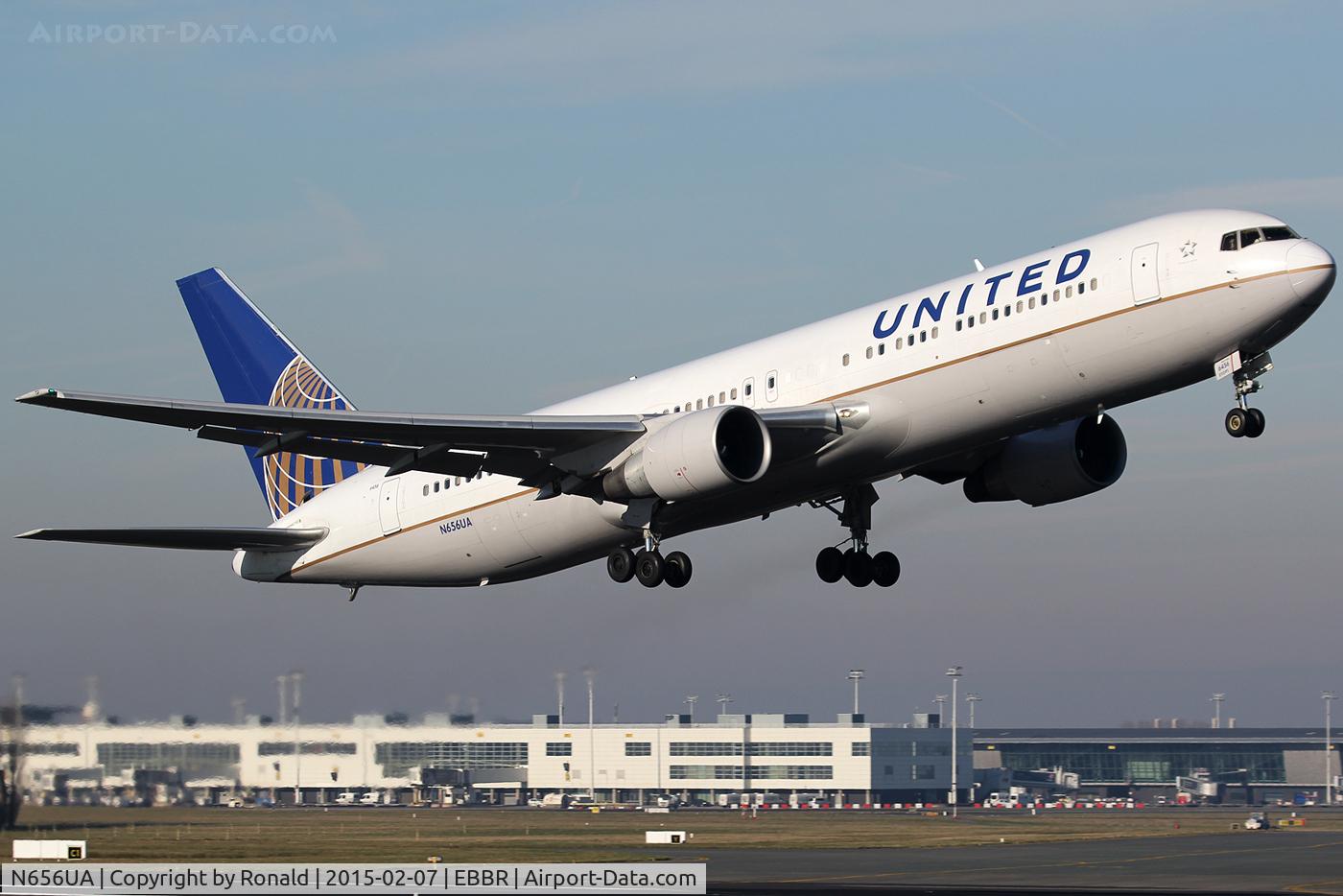N656UA, 1992 Boeing 767-322 C/N 25394, at bru