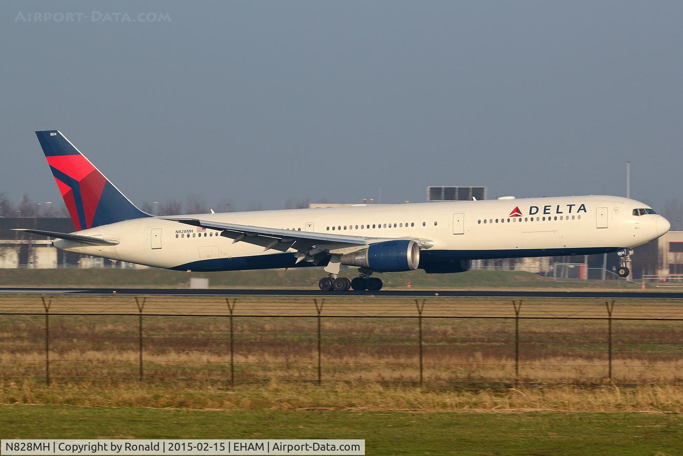 N828MH, 2000 Boeing 767-432/ER C/N 29699, at spl