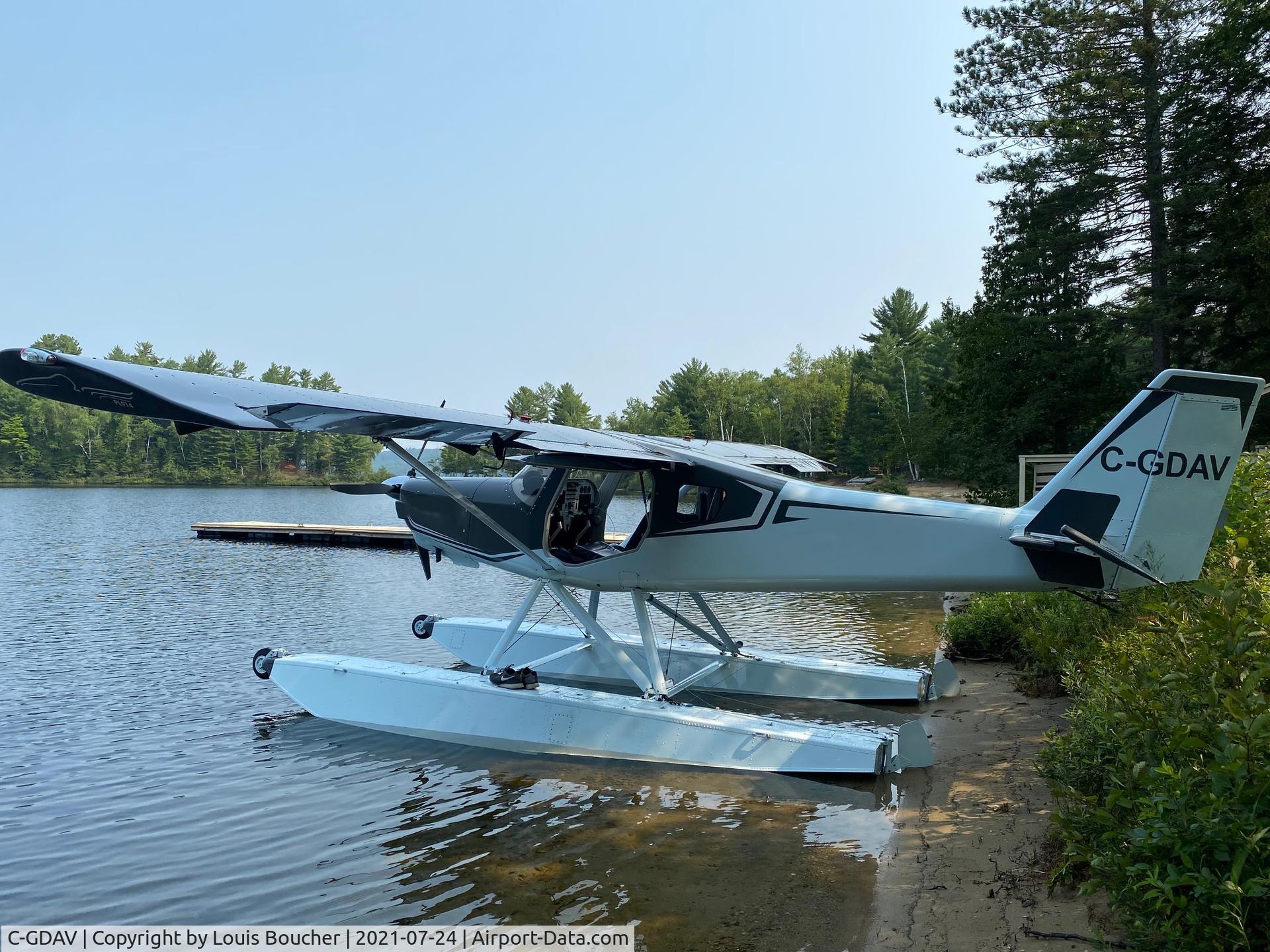 C-GDAV, 1997 Ultravia Pelican PL C/N 620, Au lac Gagnon.