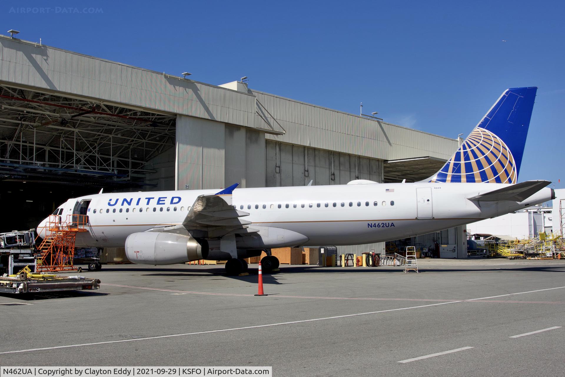 N462UA, 2000 Airbus A320-232 C/N 1272, SFO 2021.