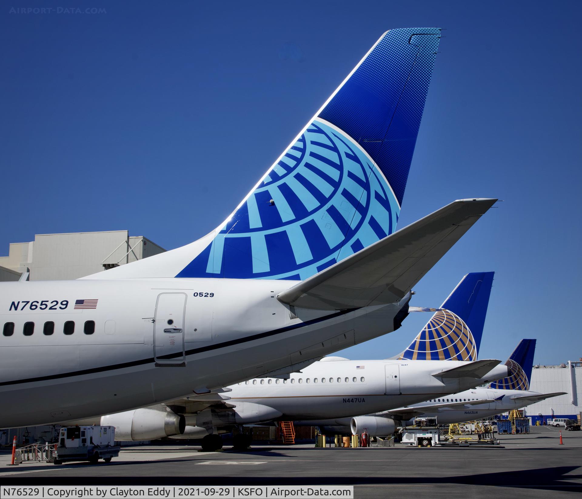 N76529, 2010 Boeing 737-824 C/N 31652, SFO 2021.