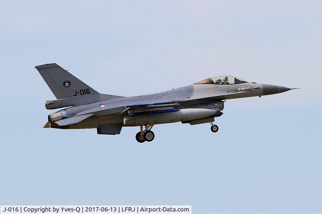 J-016, General Dynamics F-16AM Fighting Falcon C/N 6D-172, General Dynamics F-16AM Fighting Falcon, On final rwy 08, Landivisiau Naval Air Base (LFRJ) Tiger Meet 2017