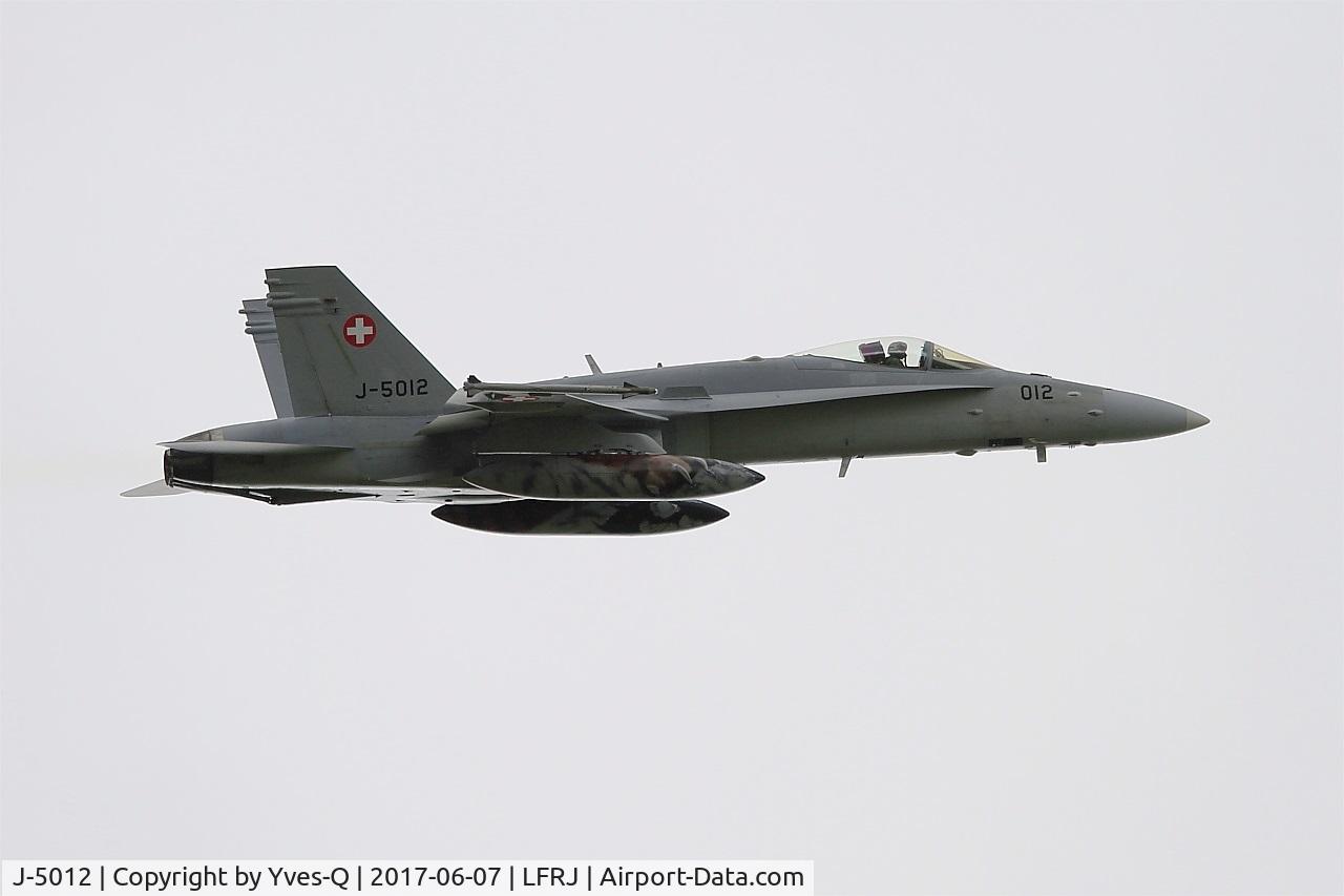 J-5012, McDonnell Douglas F/A-18C Hornet C/N 1352/SFC012, McDonnell Douglas FA-18C Hornet, Climbing from rwy 26, Landivisiau Naval Air Base (LFRJ) Tiger Meet 2017