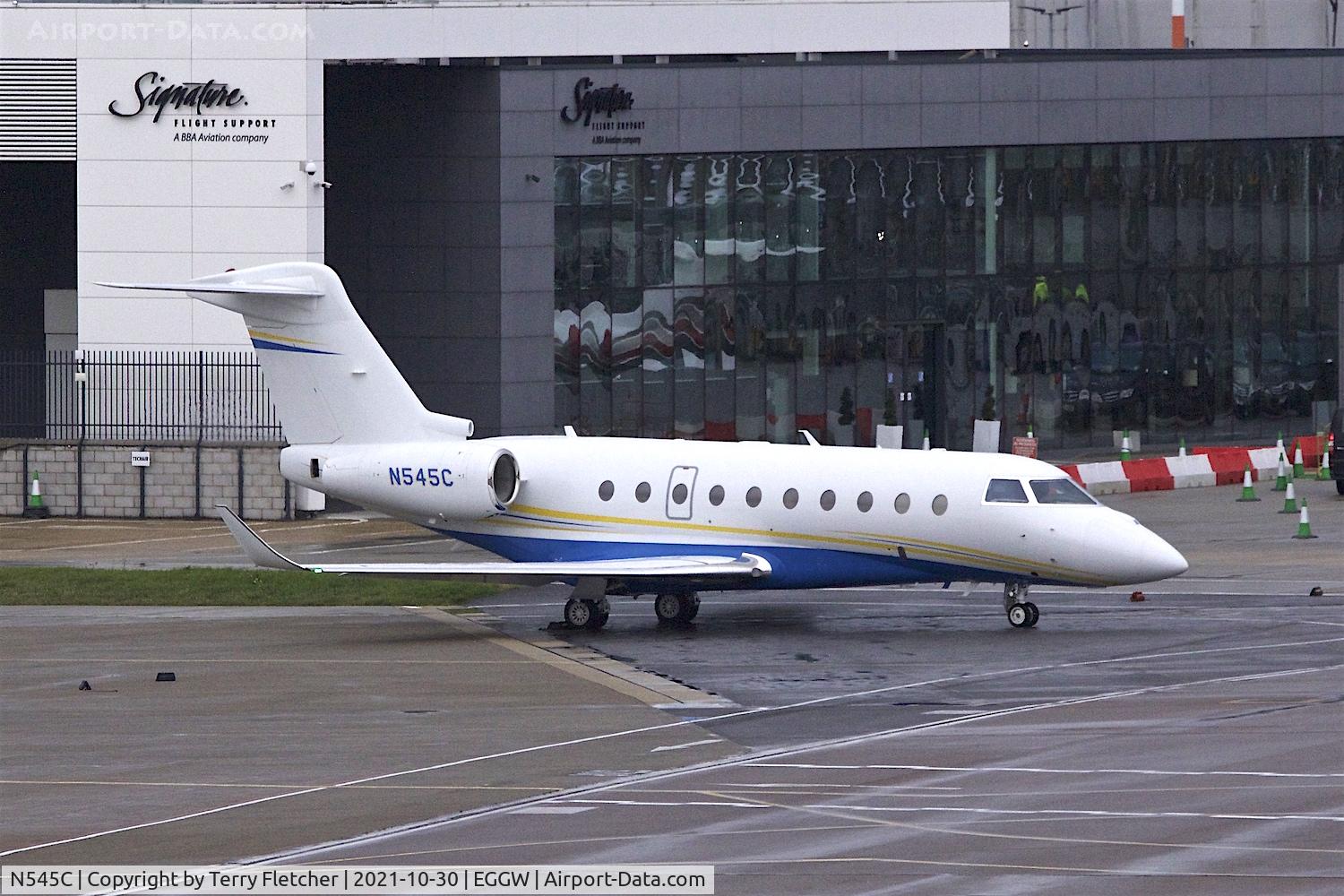 N545C, Israel Aircraft Industries G280 C/N 2128, At Luton
