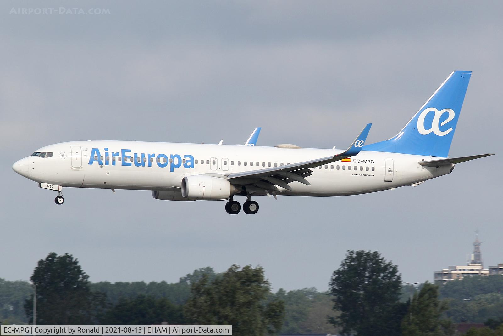 EC-MPG, 2017 Boeing 737-800 C/N 60586, at spl