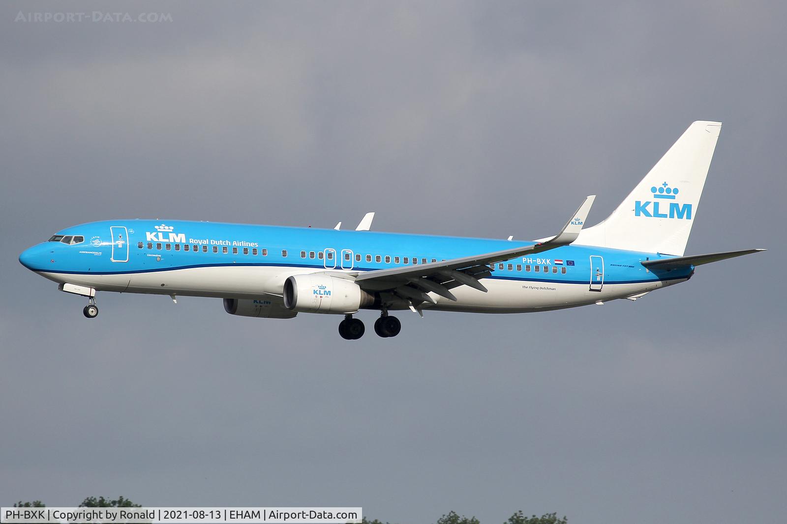 PH-BXK, 2000 Boeing 737-8K2 C/N 29598, at spl