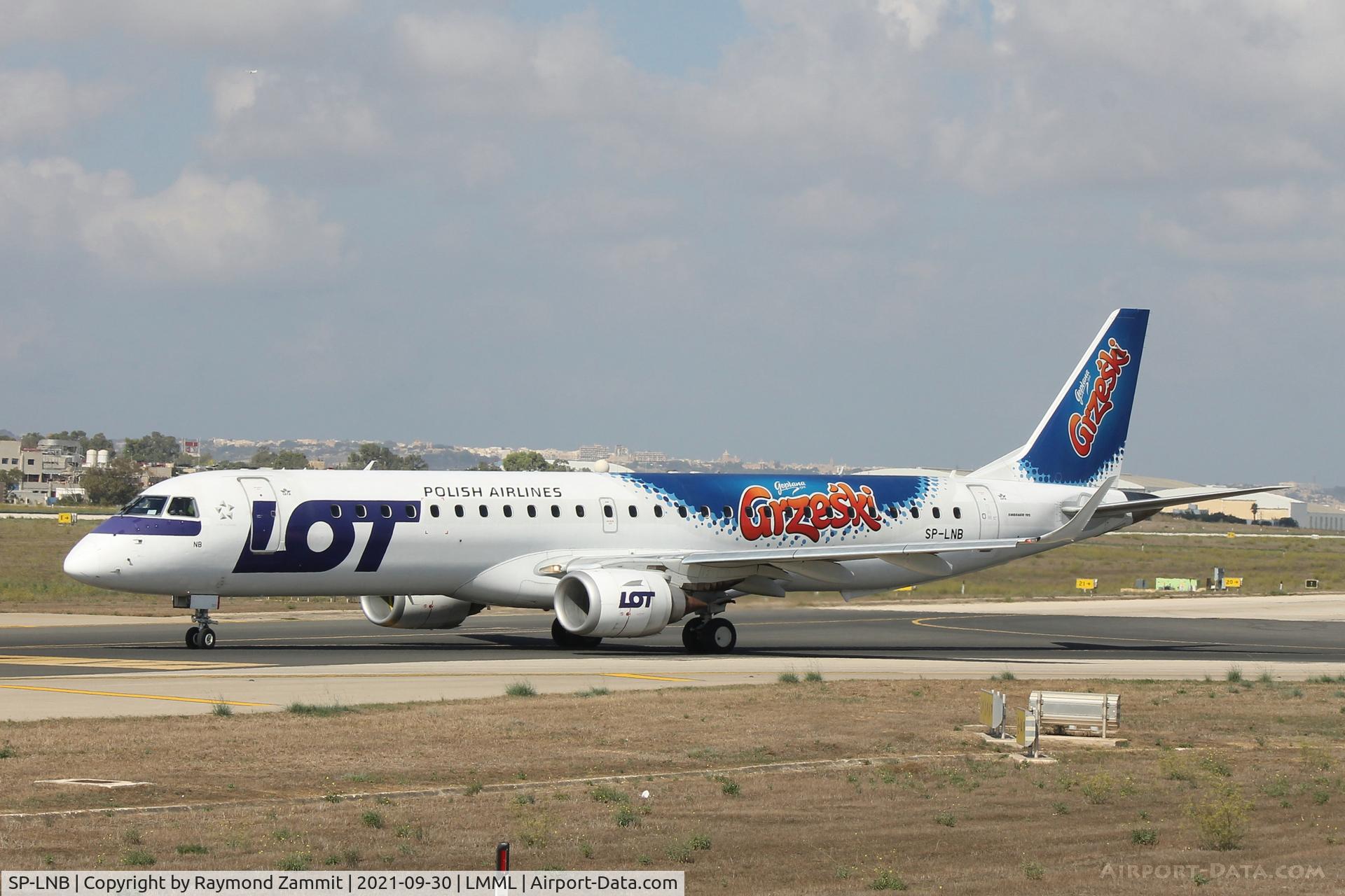 SP-LNB, 2011 Embraer 195LR (ERJ-190-200LR) C/N 19000444, Embraer 195LR SP-LNB LOT Polish Airlines wearing special colours.