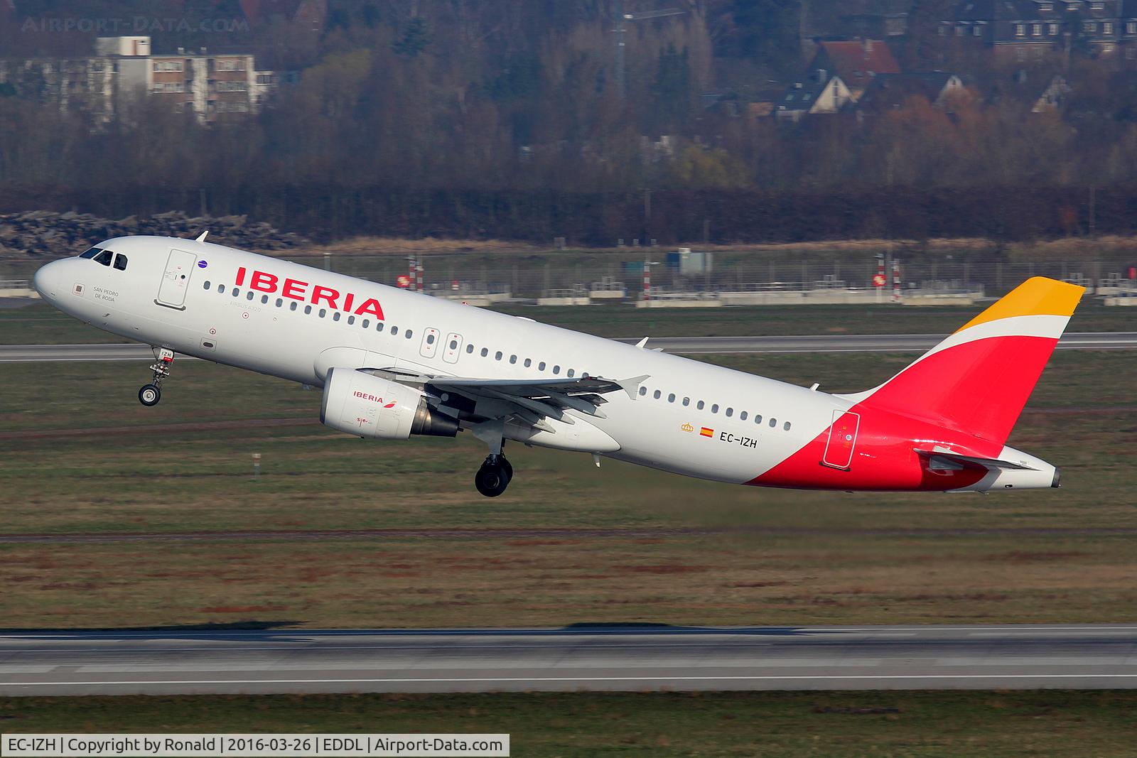 EC-IZH, 2004 Airbus A320-214 C/N 2225, at dus