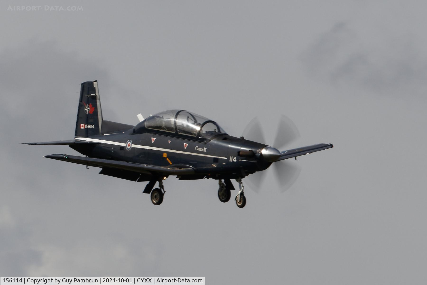 156114, Raytheon CT-156 Harvard II C/N PF-14, Landing on 07