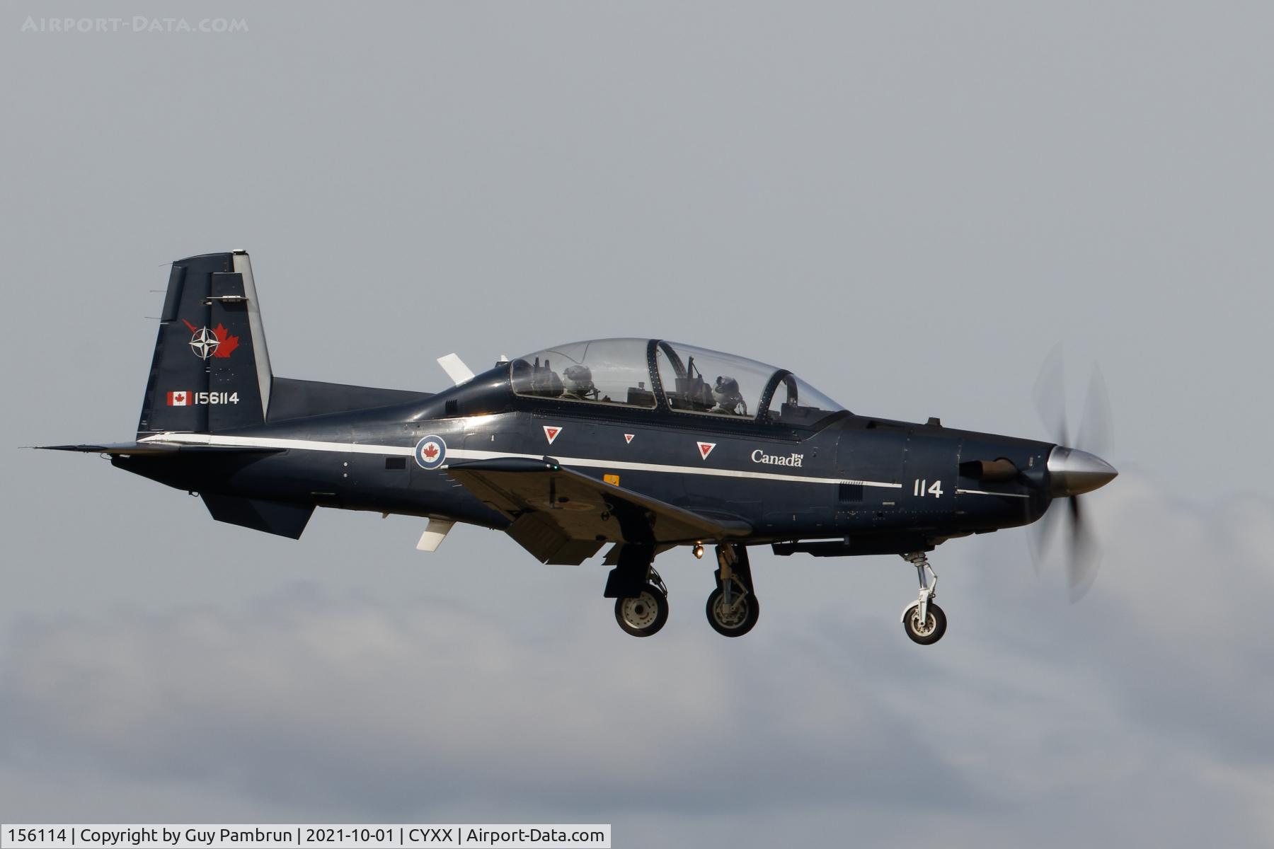 156114, Raytheon CT-156 Harvard II C/N PF-14, Landing on 07