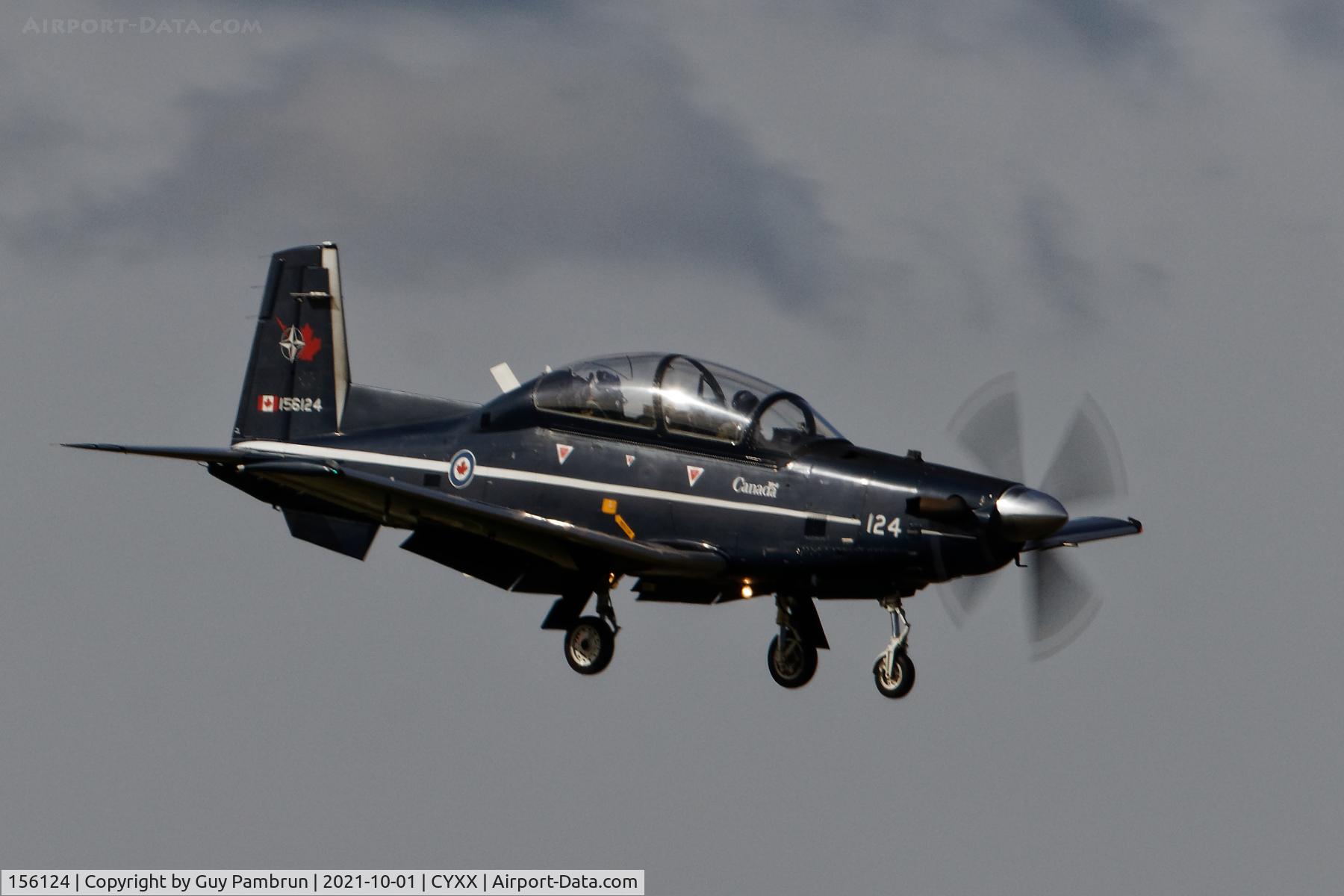 156124, 2000 Raytheon CT-156 Harvard II C/N PF-24, Landing on 07