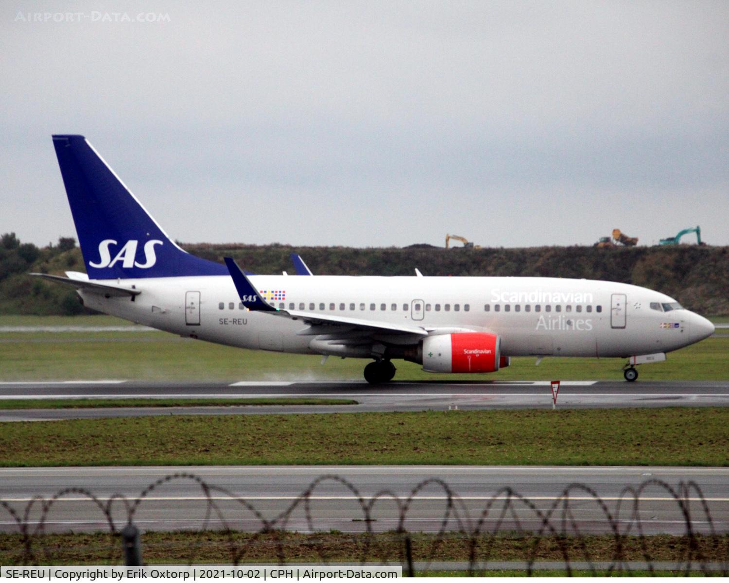 SE-REU, 2002 Boeing 737-76N C/N 33005, SE-REU taking off rw 22R