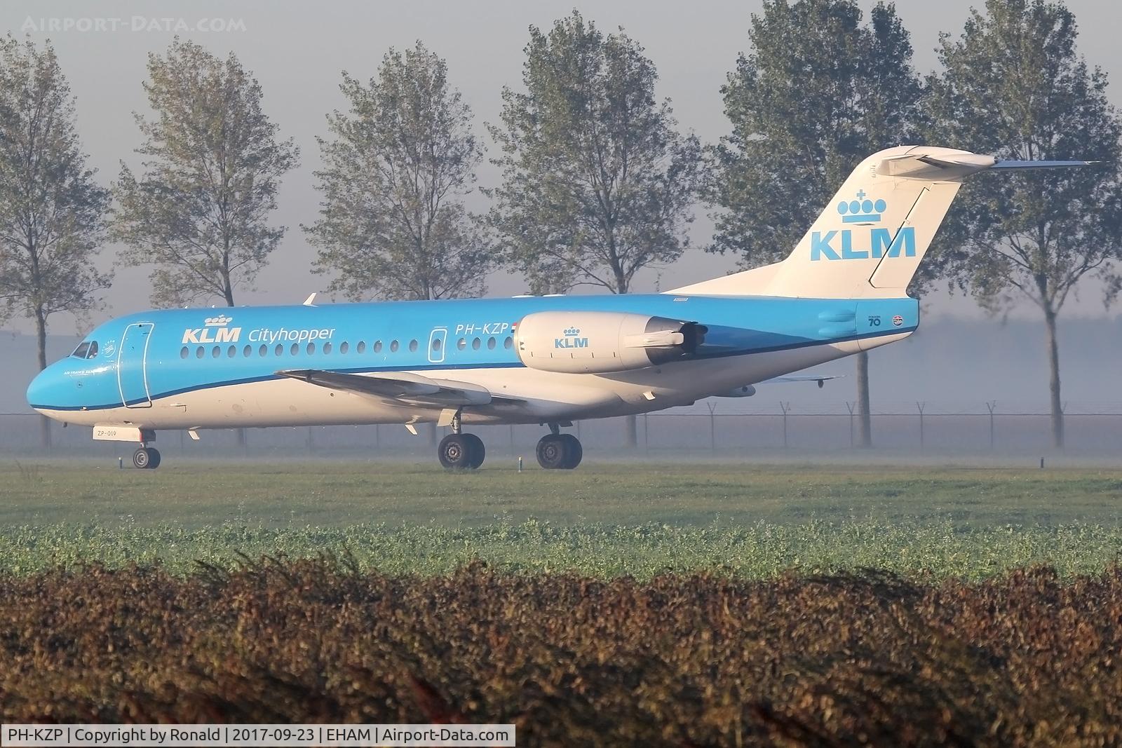 PH-KZP, 1995 Fokker 70 (F-28-0070) C/N 11539, at spl