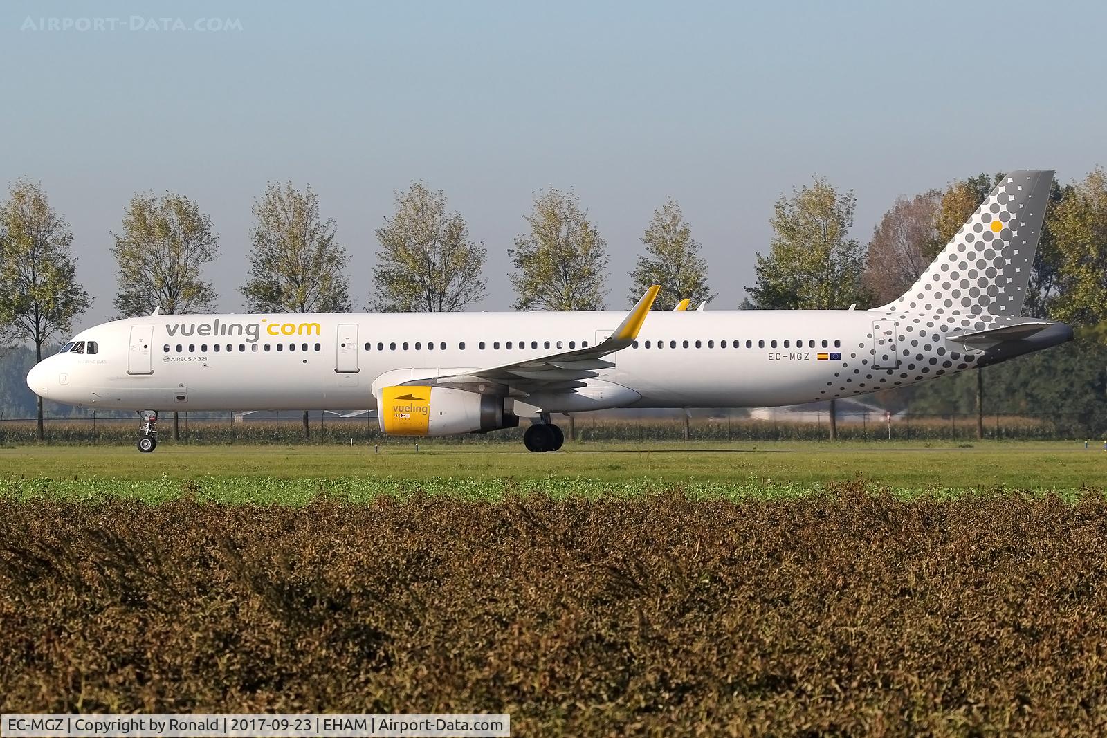 EC-MGZ, 2015 Airbus A321-231 C/N 6660, at spl