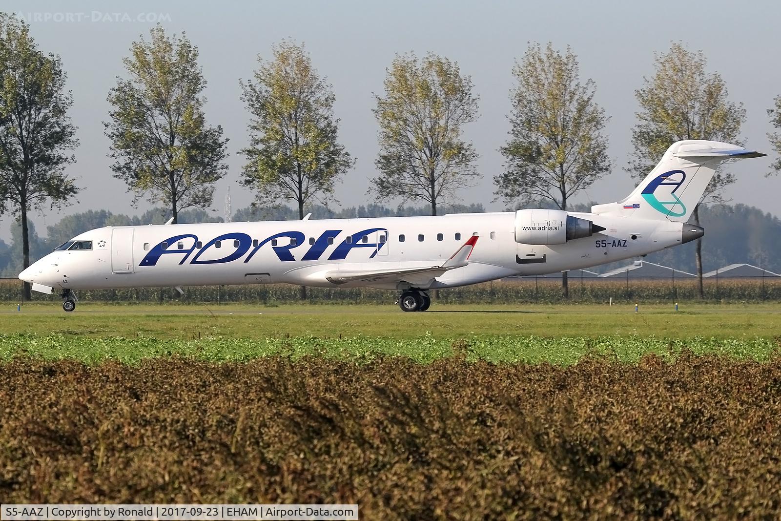 S5-AAZ, 2001 Canadair CRJ-700 (CL-600-2C10) Regional Jet C/N 10014, at spl