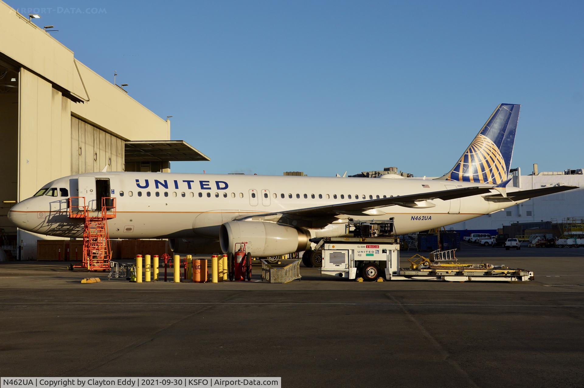 N462UA, 2000 Airbus A320-232 C/N 1272, SFO 2021.