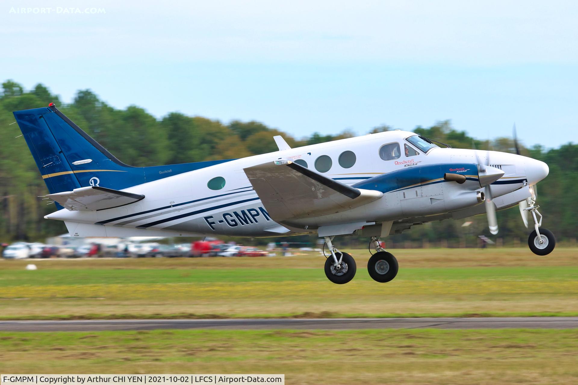 F-GMPM, Beech C90A King Air C/N LJ-1303, Taking off runway 21