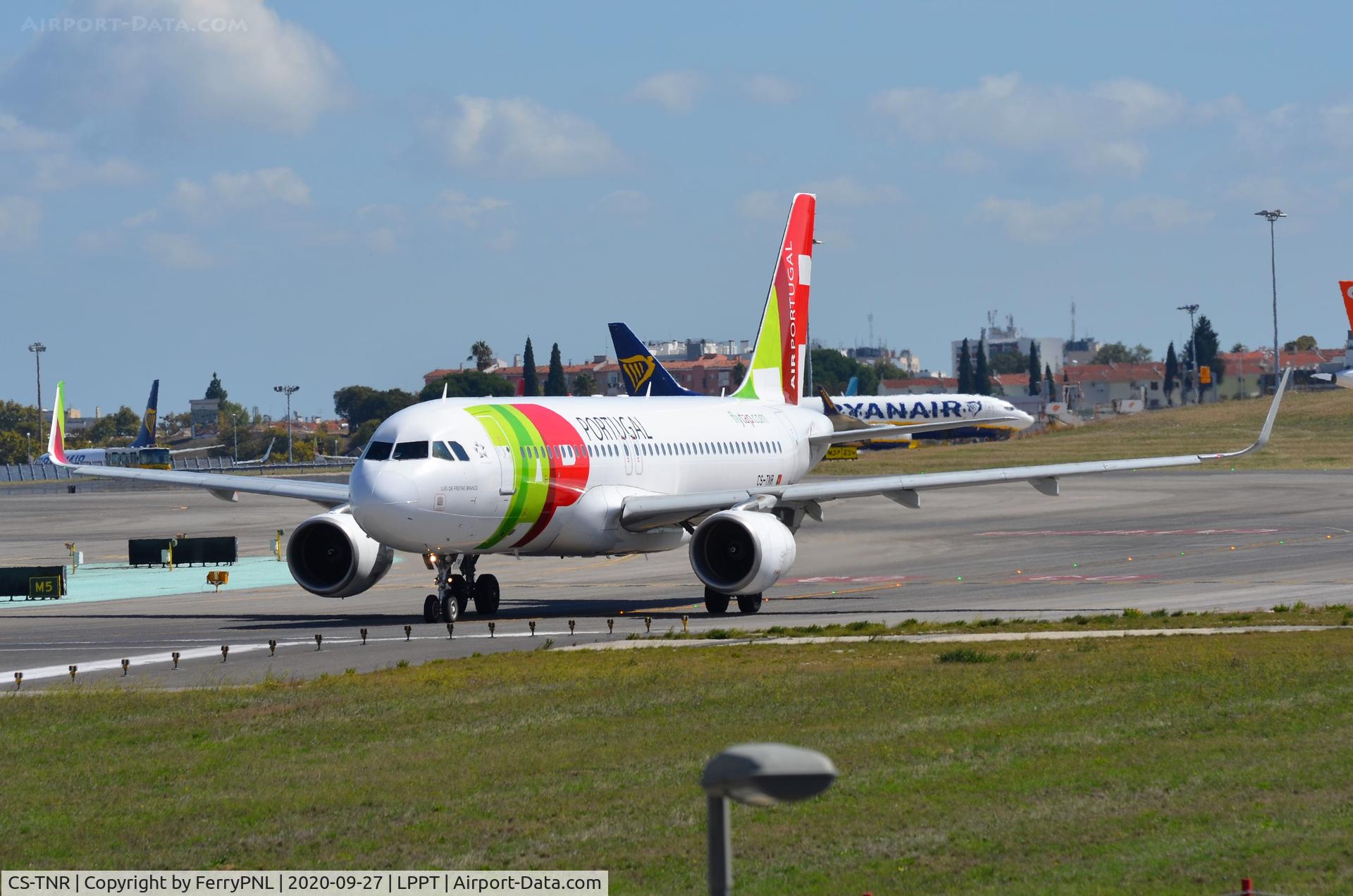 CS-TNR, 2009 Airbus A320-214 C/N 3883, TAP A320