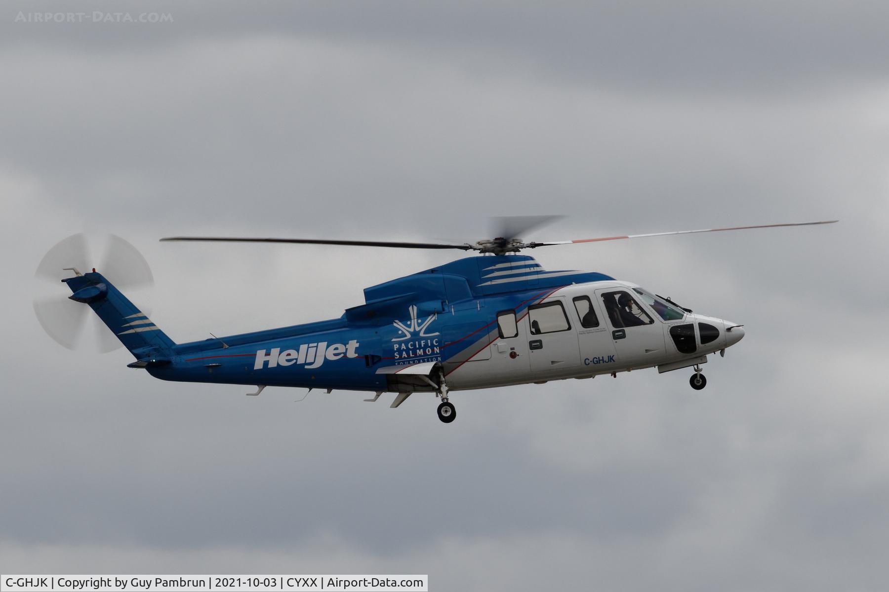C-GHJK, 2006 Sikorsky S-76C C/N 760634, Passing by....