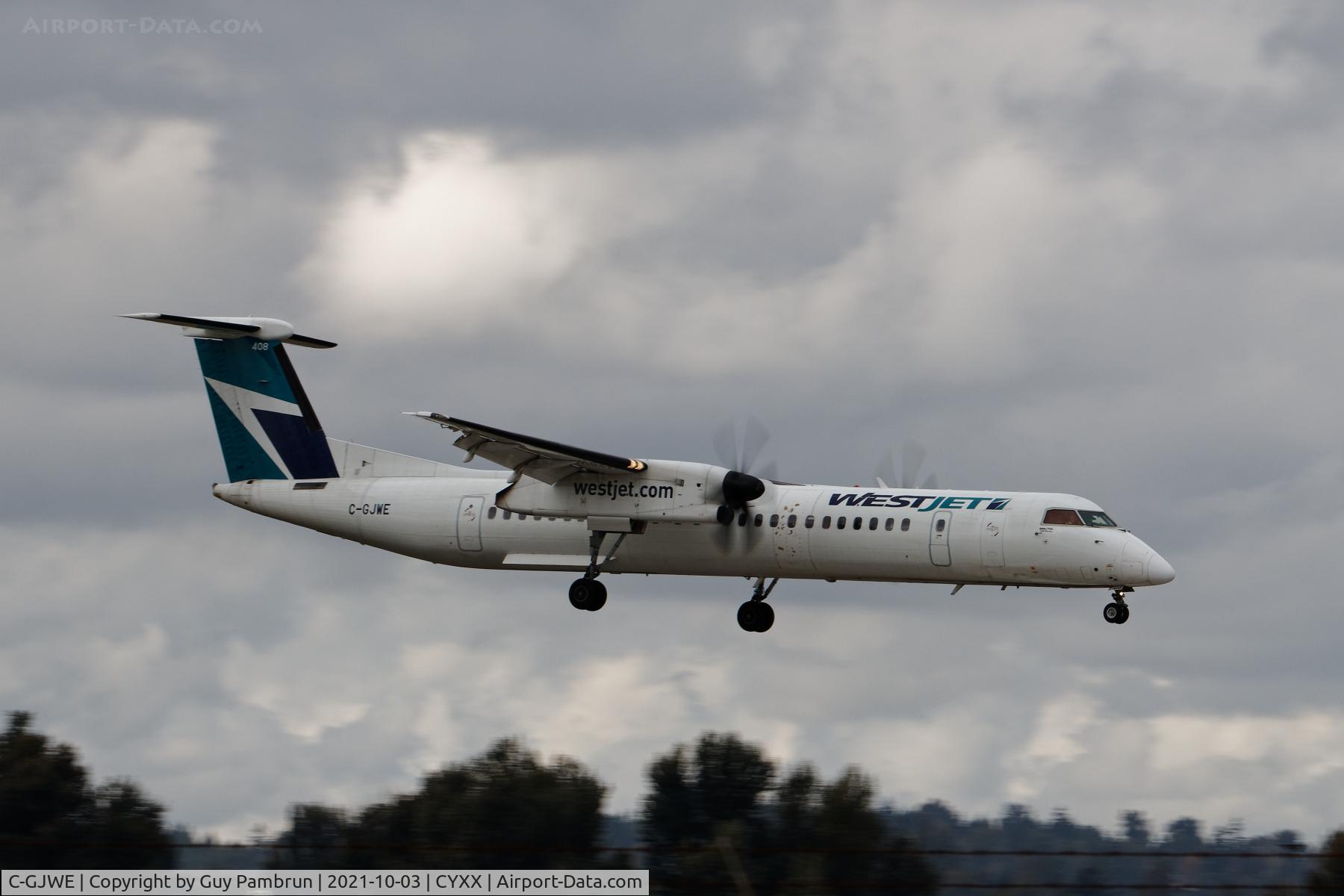 C-GJWE, 2013 De Havilland Canada DHC-8-402Q Dash 8 C/N 4460, Landing on 07