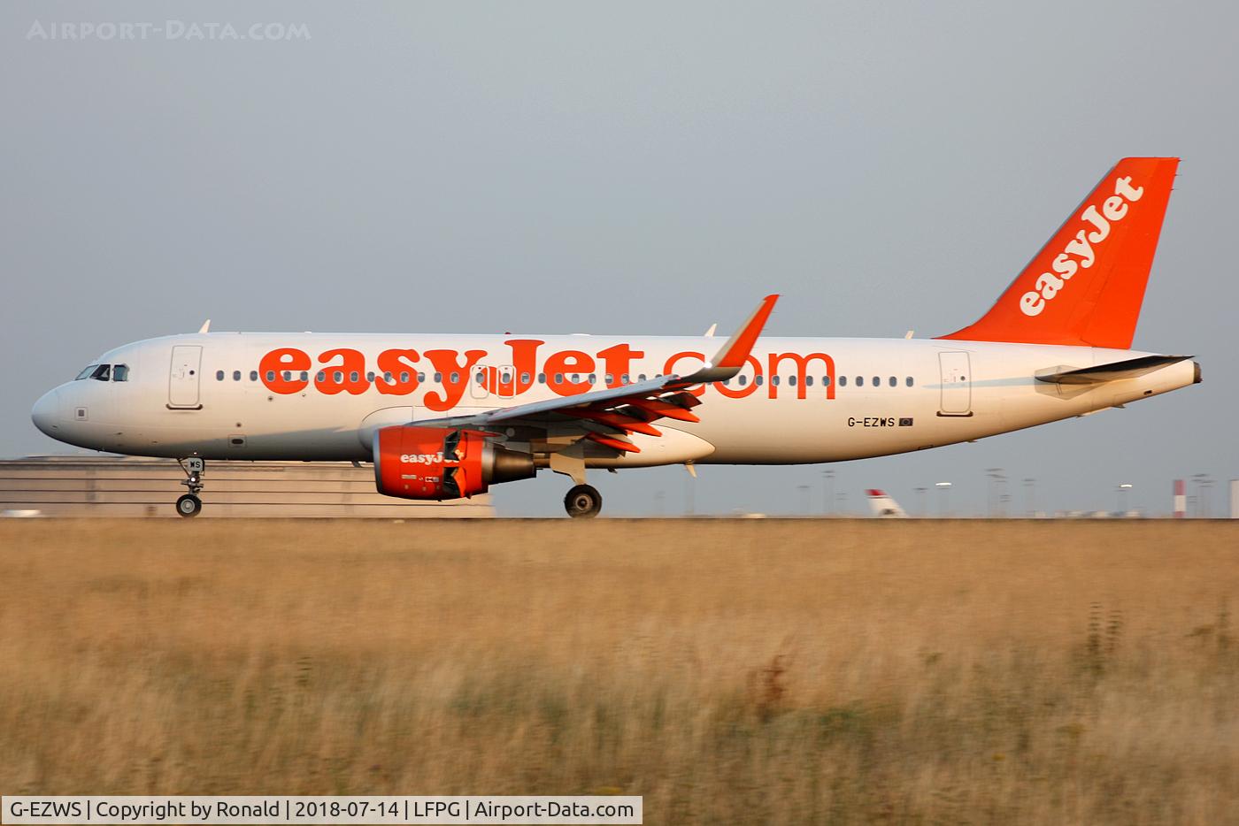 G-EZWS, 2014 Airbus A320-214 C/N 6011, at cdg