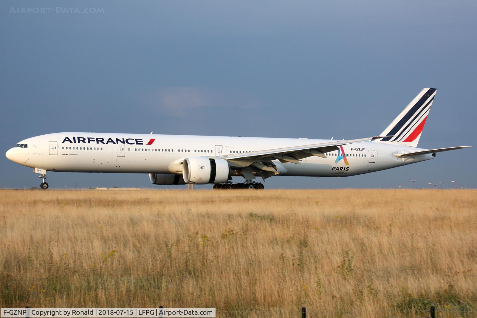F-GZNP, 2015 Boeing 777-328/ER C/N 37435, at cdg