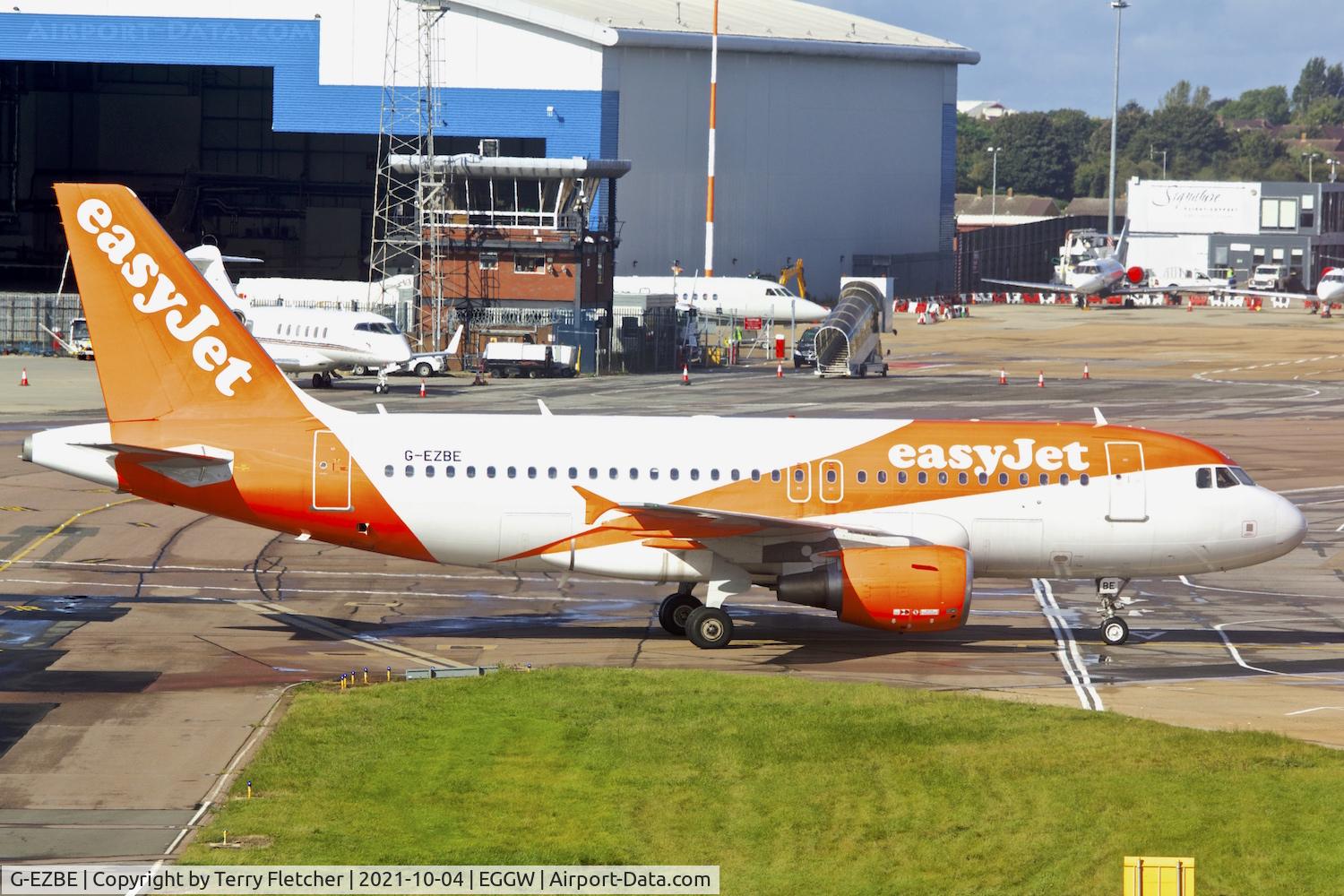 G-EZBE, 2006 Airbus A319-111 C/N 2884, At Luton