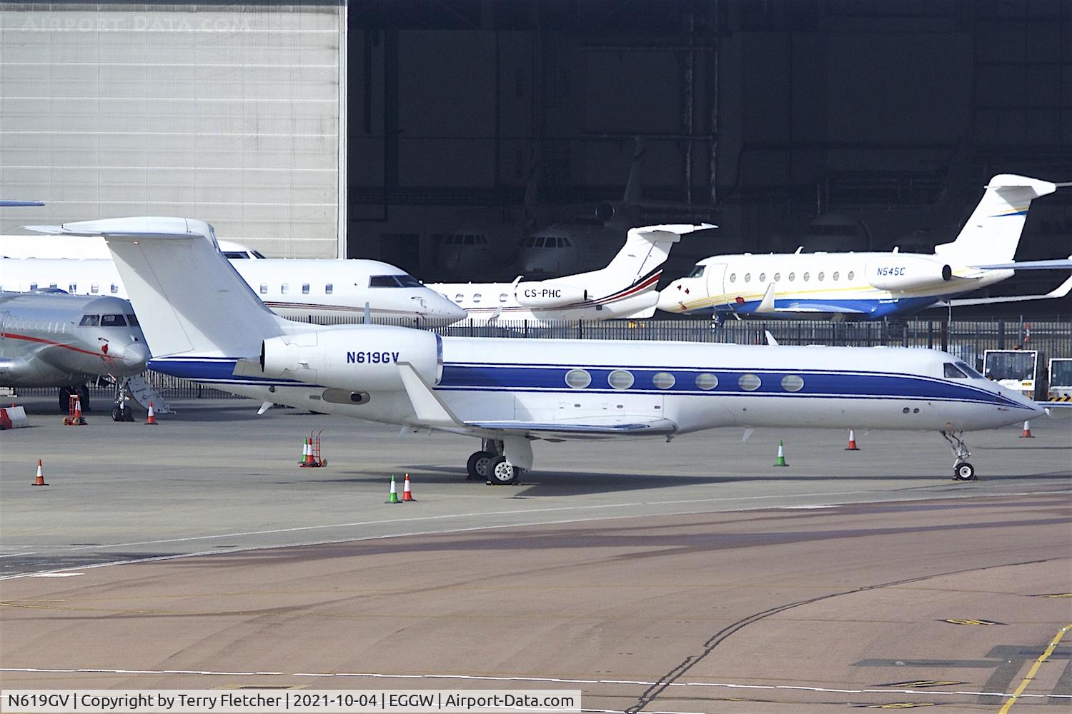 N619GV, 2000 Gulfstream Aerospace G-V C/N 619, At Luton