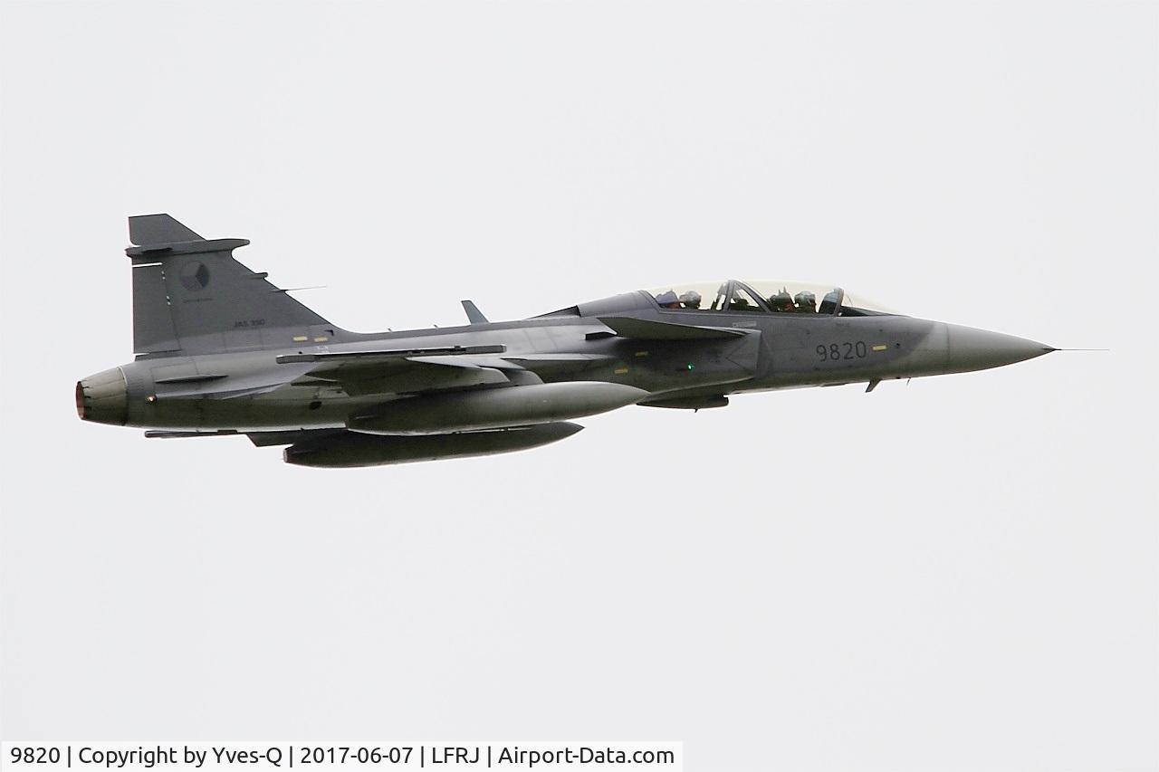 9820, 2005 Saab JAS-39D Gripen C/N 39820, Saab JAS-39D Gripen, Climbing from rwy 26, Landivisiau Naval Air Base (LFRJ) Tiger Meet 2017