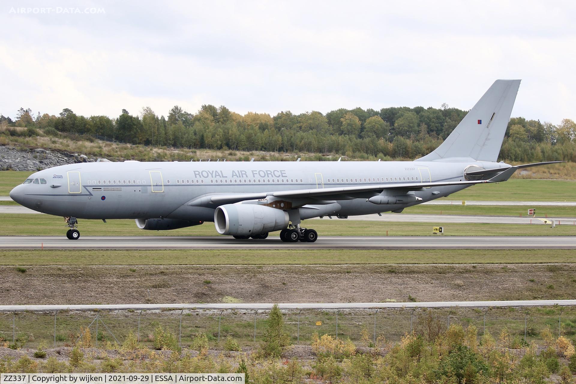 ZZ337, 2012 Airbus KC3 Voyager (A330-243MRTT) C/N 1390, TWY W