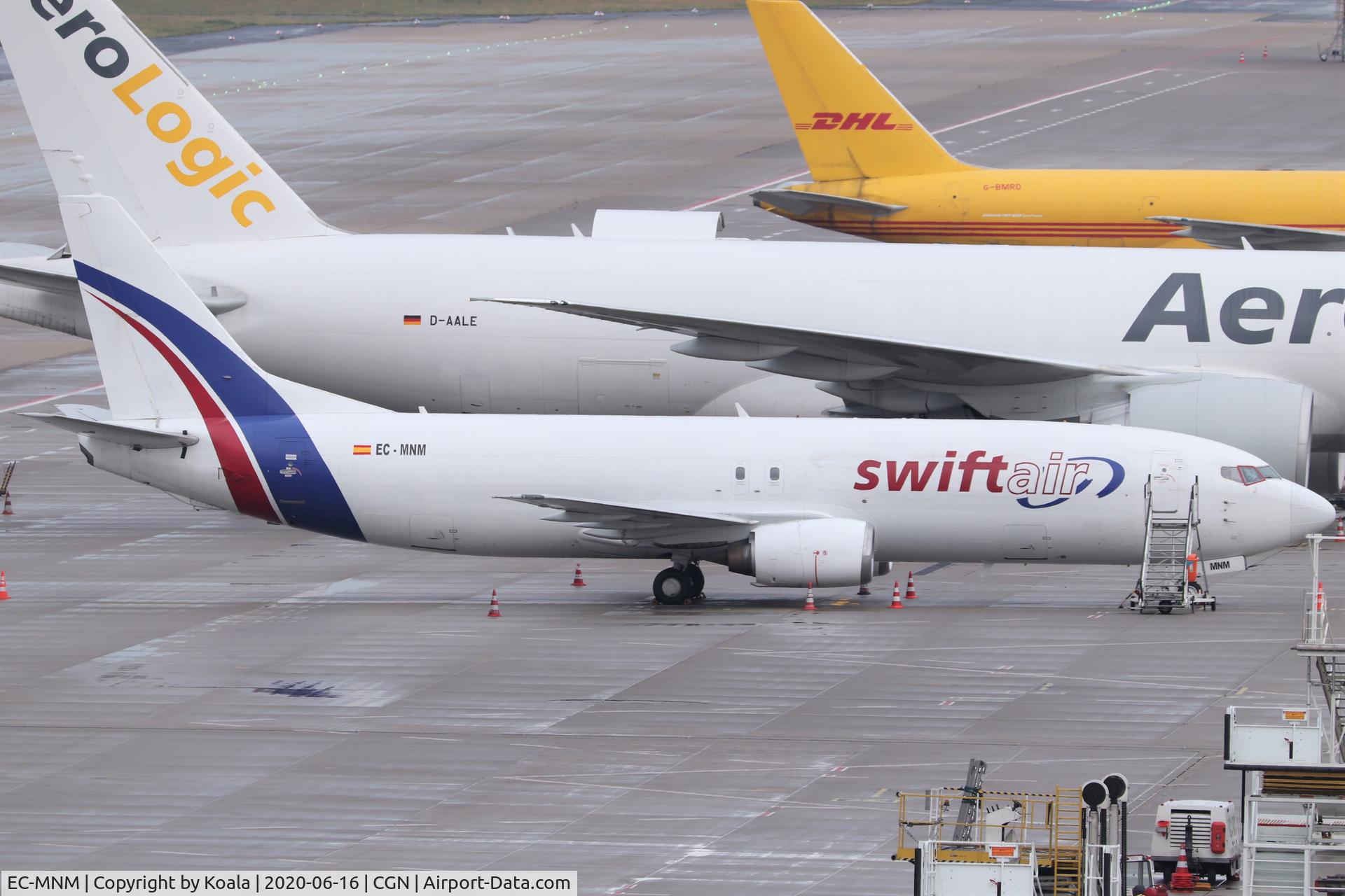 EC-MNM, 1992 Boeing 737-4Y0 C/N 26071, Resting for new operations during the night