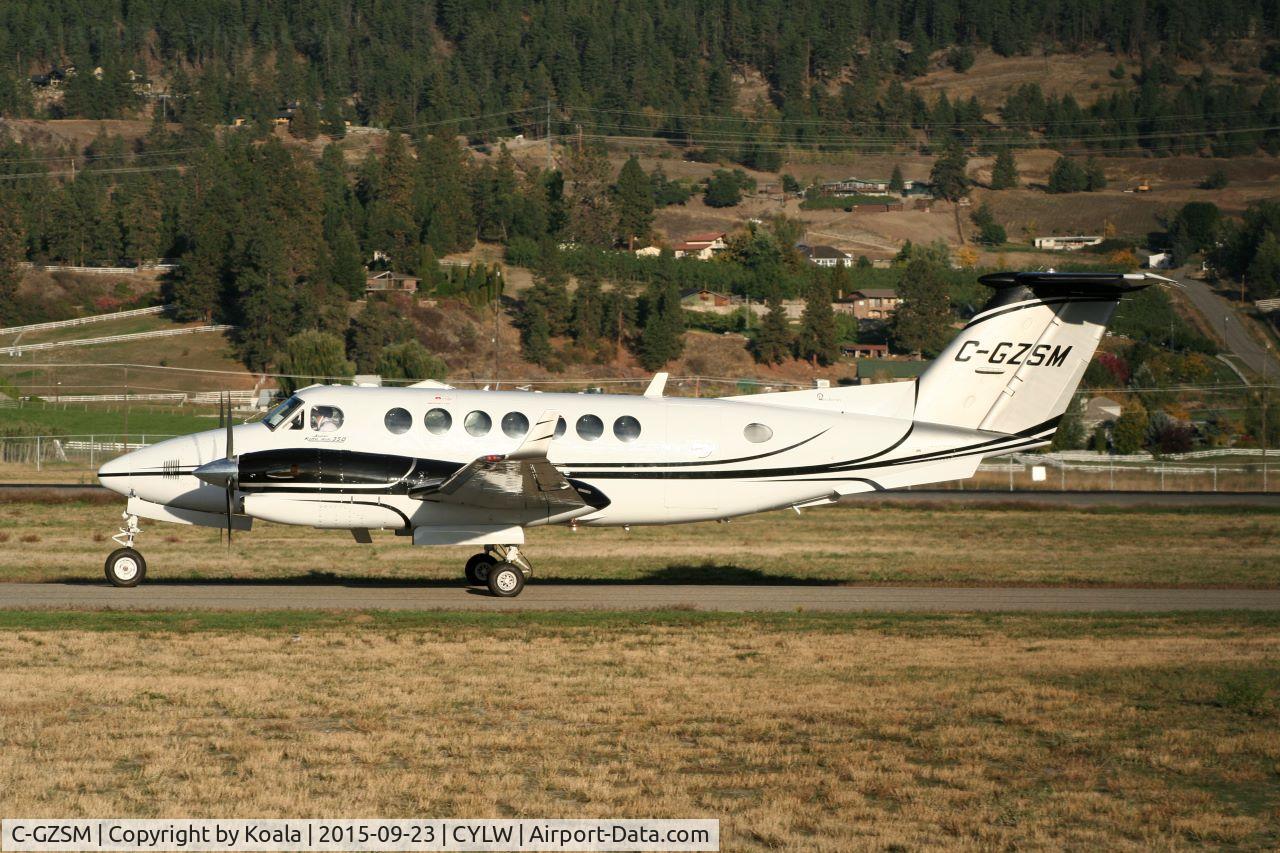 C-GZSM, 1990 Beech B300 King Air C/N FL30, Evening arrival