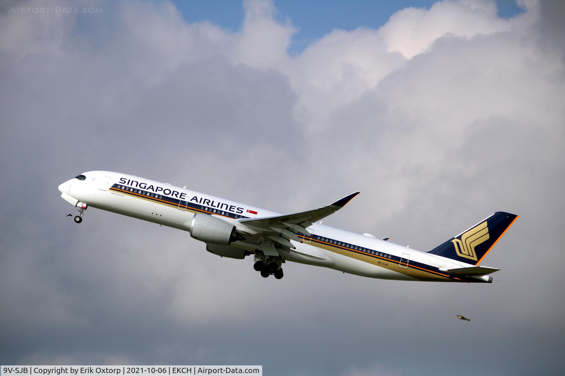 9V-SJB, 2021 Airbus A350-941 C/N 472, 9V-SJB taking off rw 22R