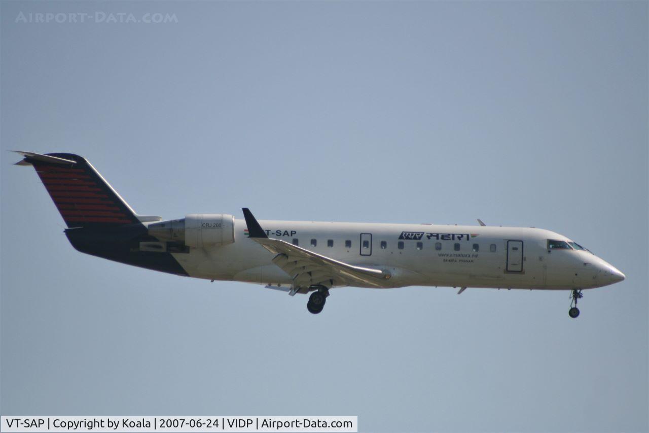 VT-SAP, 1998 Canadair CRJ-200ER (CL-600-2B19) C/N 7242, Hot day at Delhi.