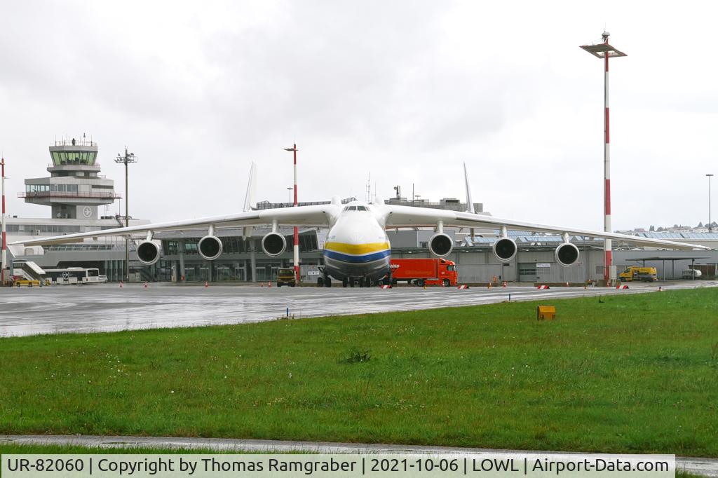 UR-82060, 1988 Antonov An-225 Mriya C/N 19530503763, Antonov Airlines Antonov An-225