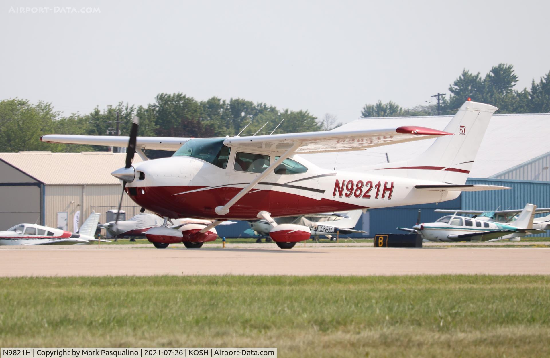 N9821H, 1981 Cessna 182R Skylane C/N 18268050, Cessna 182R