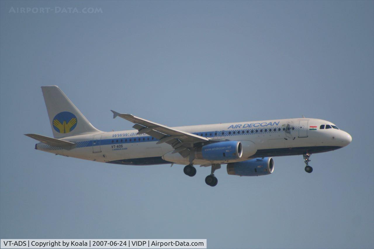 VT-ADS, 2006 Airbus A320-232 C/N 2914, Final Approach