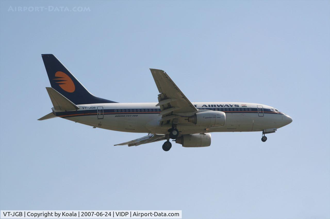 VT-JGB, 2003 Boeing 737 C/N 30411, Final approach